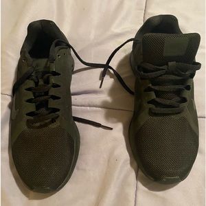 Women’s Nike size 8 running shoe